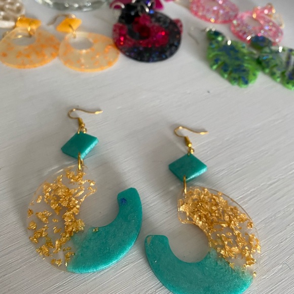 Resin lightweight earrings pierced ear - Picture 3 of 4